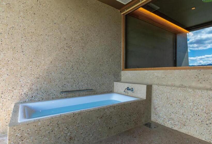 Люкс, Yanmar Sunset Marina Clubhouse&