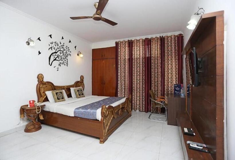 Номер Стандарт, Oyo Flagship 2173 Hotel Sebastian White
