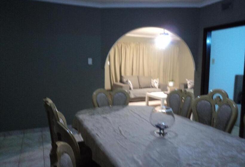 Дом 4 Спальни, Casa On The Bluff