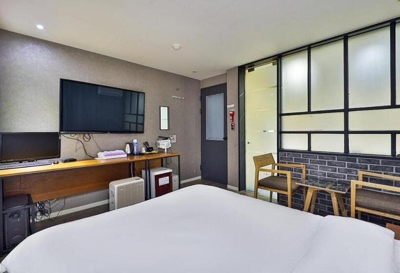 اتاق لوکس, Mvg Motel