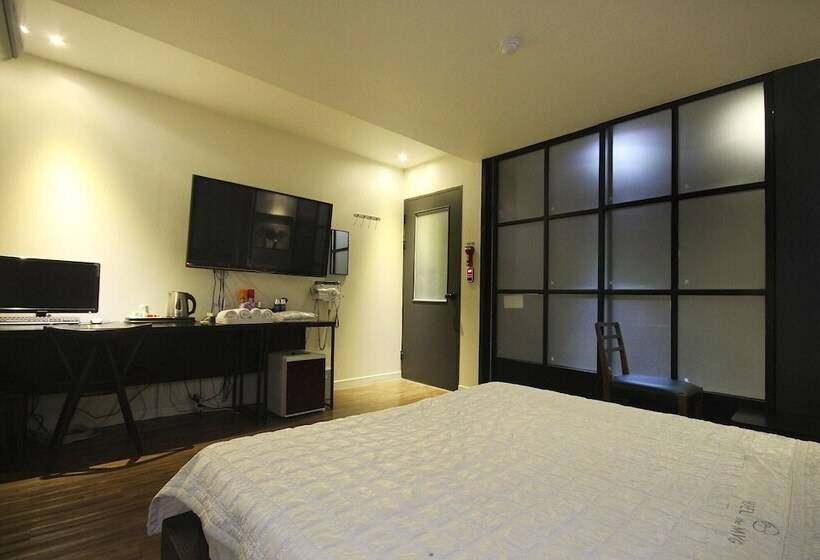 اتاق لوکس, Mvg Motel