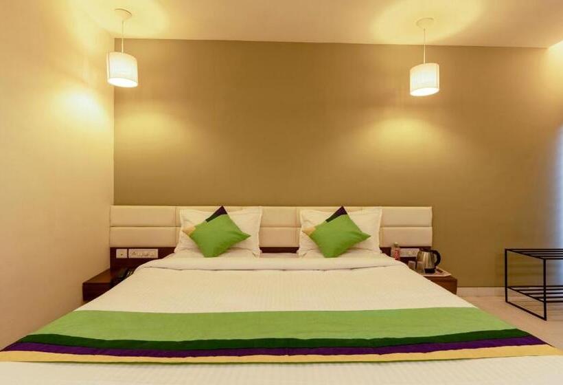Номер Deluxe, Treebo Midvalley Residence