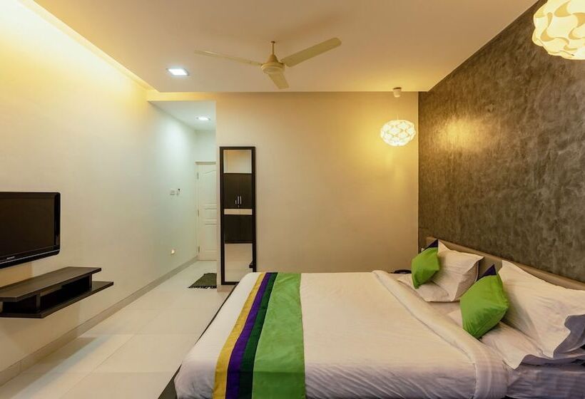 Номер Deluxe, Treebo Midvalley Residence