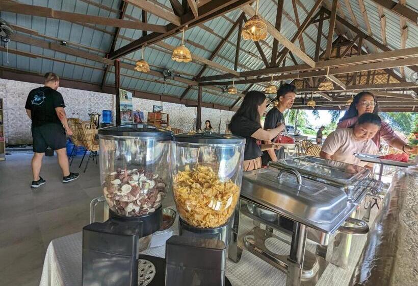 اتاق لوکس با تخت بزرگ, Abraham Bohol