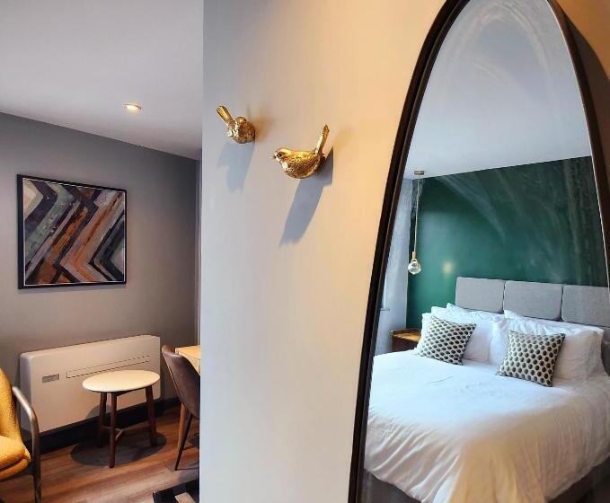 Люкс Кровать Кинг, Pinnacle Suites