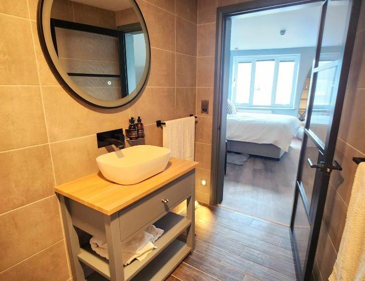 Люкс Deluxe Кровать Кинг, Pinnacle Suites