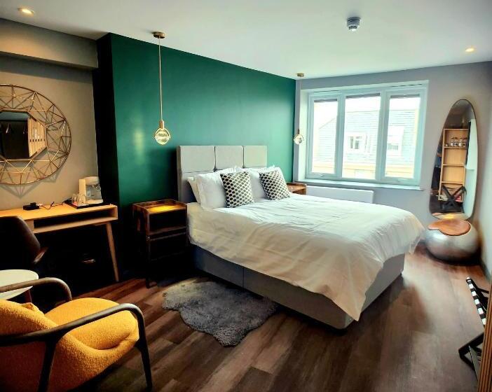 Люкс Deluxe Кровать Кинг, Pinnacle Suites