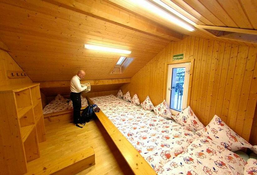 Кровать в Общей Комнате, Berggasthaus Wasenalp
