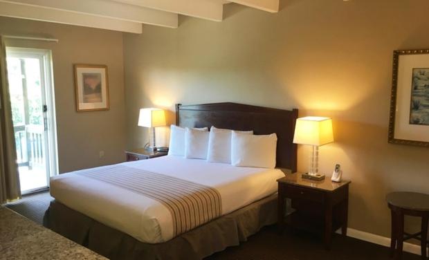 스탠다드 룸 킹사이즈 침대, Kingwood Resort & Winery