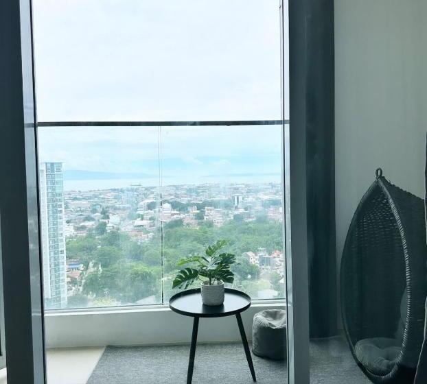 Люкс Вид на Море, Emerin Suites @ Aeon Towers