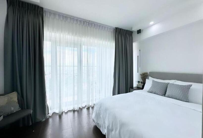 Люкс Вид на Море, Emerin Suites @ Aeon Towers