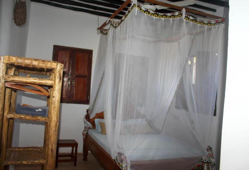 חדר אקונומי, Rafiki Roof Lodge