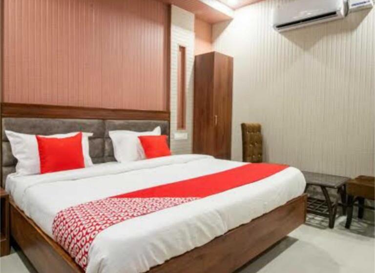 Трехместный Номер Классика, Oyo 81334 Star Inn