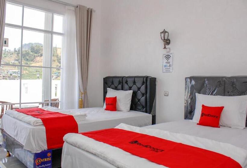 Номер Deluxe, Reddoorz Syariah Near Kawasan Wisata Gunung Prau Dieng
