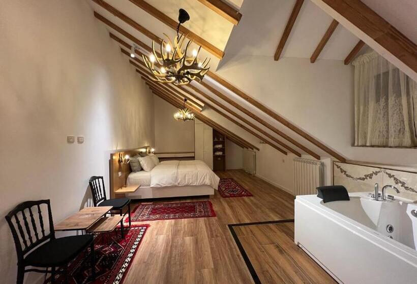 스위트 킹사이즈 침대, Chestnut Hill