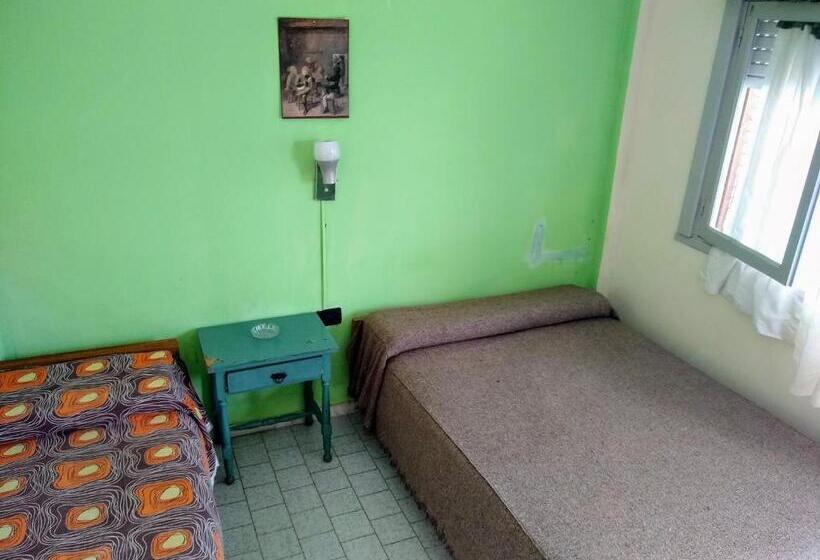 스탠다드 룸, Hostel Megaró