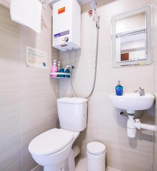 اتاق استاندارد چهار تخته, Hk International Hostel