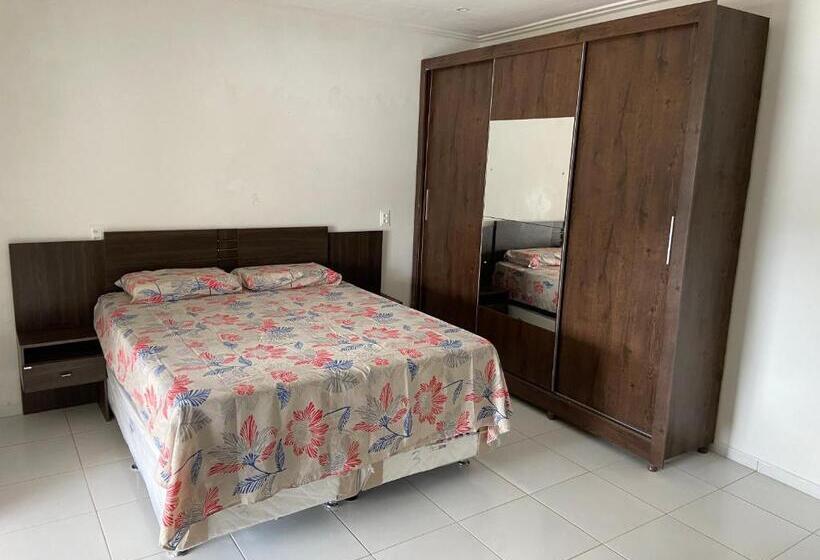استودیوی لوکس, Guilherme Hostel