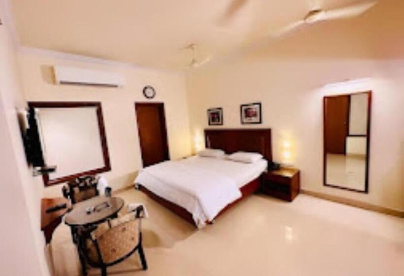 Стандартный Номер Кровать Кинг, Bombay Inn Cuttack