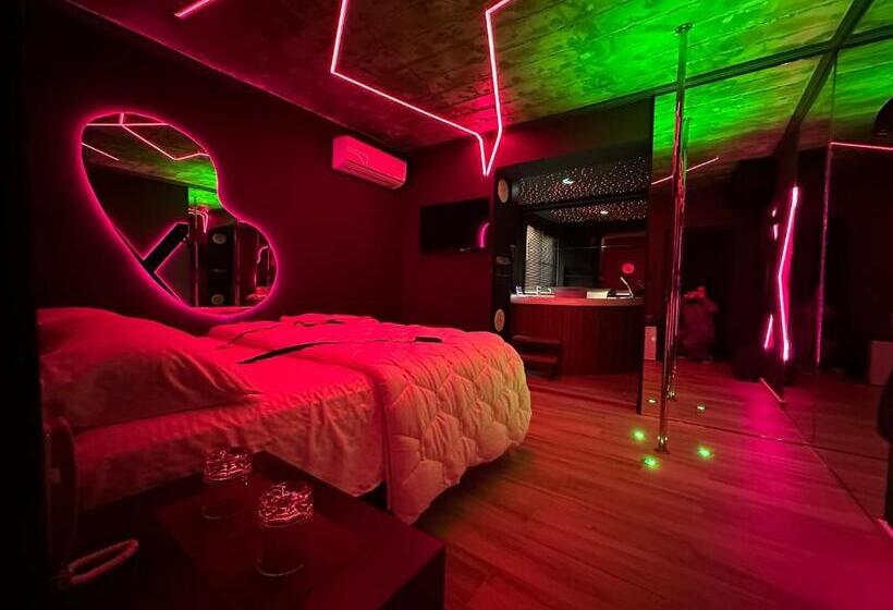 스위트, Love Hotel Tirana