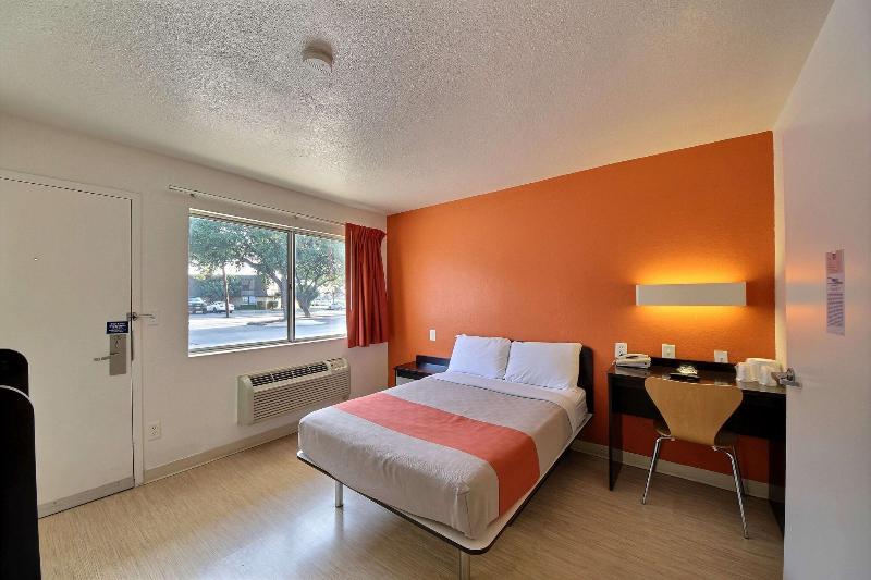장애인을 위한 스위트, Holiday Inn Express & Suites Fresno Airport By Ihg