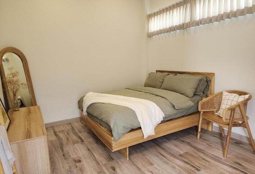 Номер Стандарт, Self House