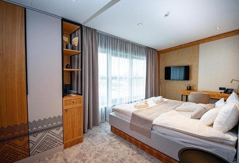 Номер Стандарт Вид на Бассейн, Bordűr Wellness Hotel Superior és Szőnyegmúzeum