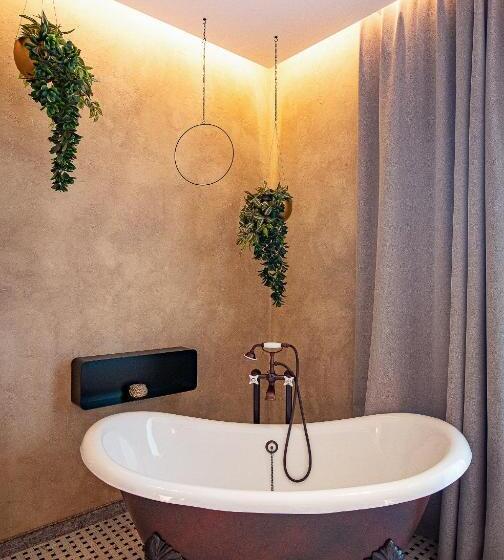 Полулюкс Вид на Сад, Bordűr Wellness Hotel Superior és Szőnyegmúzeum