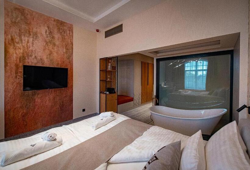Люкс Вид на Реку, Bordűr Wellness Hotel Superior és Szőnyegmúzeum
