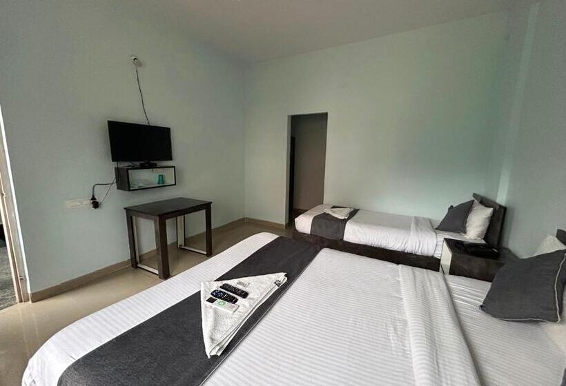 Трехместный Номер Классика, Collection O Sai Residency Boarding & Lodging