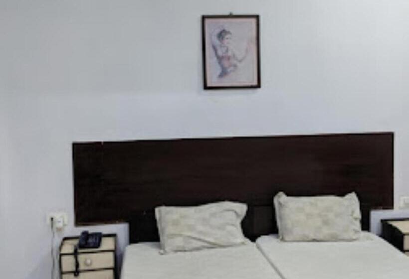 デラックスルーム, Kadambari Hotel And Restaurant Patehra
