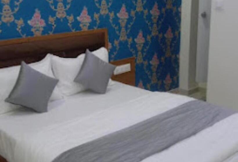 Номер Deluxe Кровать Кинг, Sg Ac Rooms Vadodara
