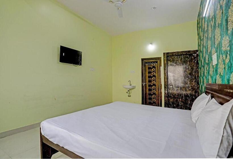 Трехместный Номер Классика, Spot On Hotel Pearl