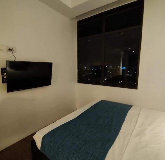Студия Deluxe, Staycation Babe