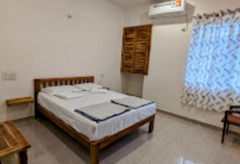 家庭间, Hampi Delmont Resort