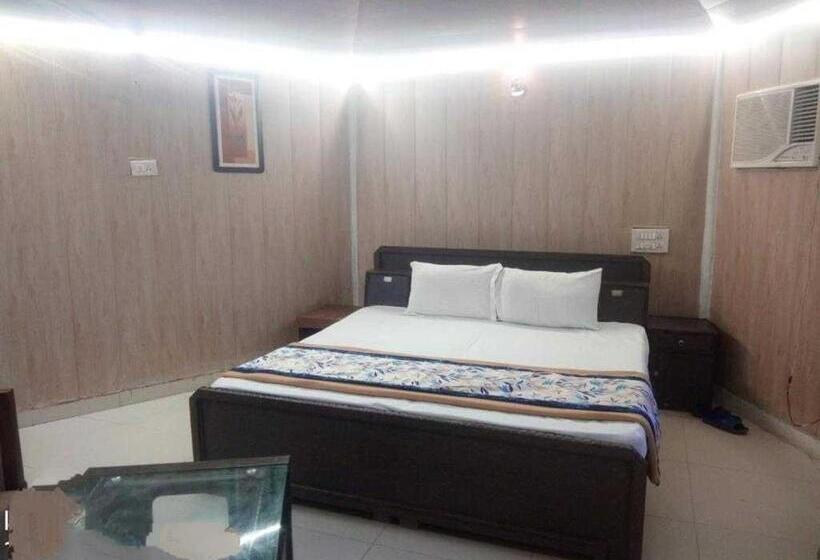 三人经典房间, Oyo Pine Home Resorts