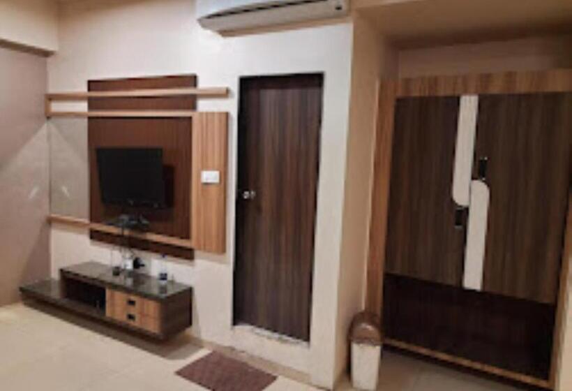 Номер Deluxe Кровать Кинг, Pratibha Executive 2 Star Osmanabad