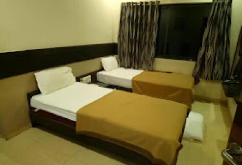 Номер Deluxe Кровать Кинг, Pratibha Executive 2 Star Osmanabad