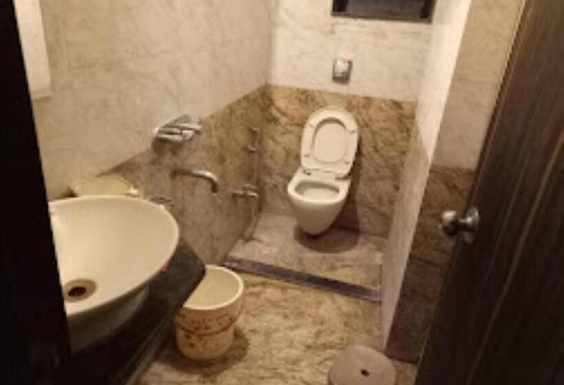 Люкс, Pratibha Executive 2 Star Osmanabad