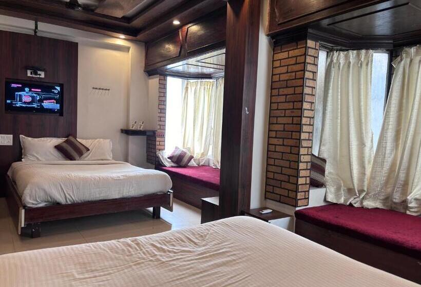 家庭间, Staymaker Hotel Raj Empire
