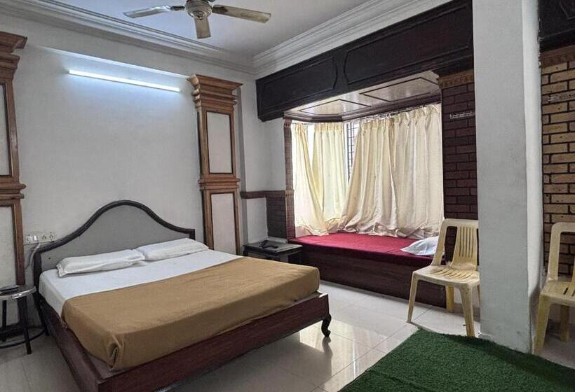家庭间, Staymaker Hotel Raj Empire