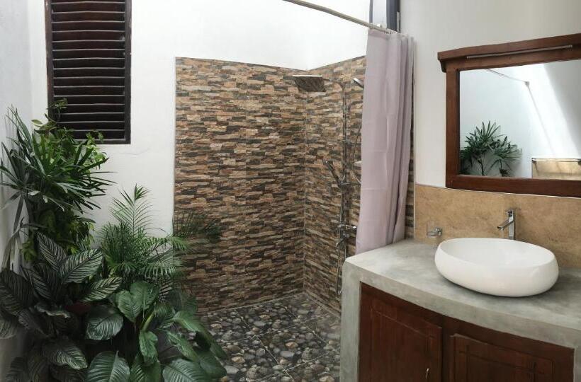 Трехместный Номер Стандарт Вид на Сад, Leel’s Safari Cottage