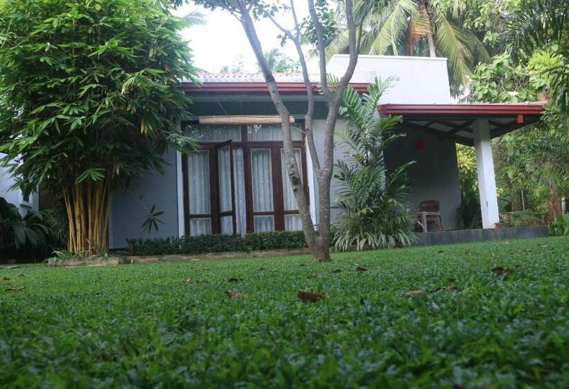 Трехместный Номер Стандарт Вид на Сад, Leel’s Safari Cottage