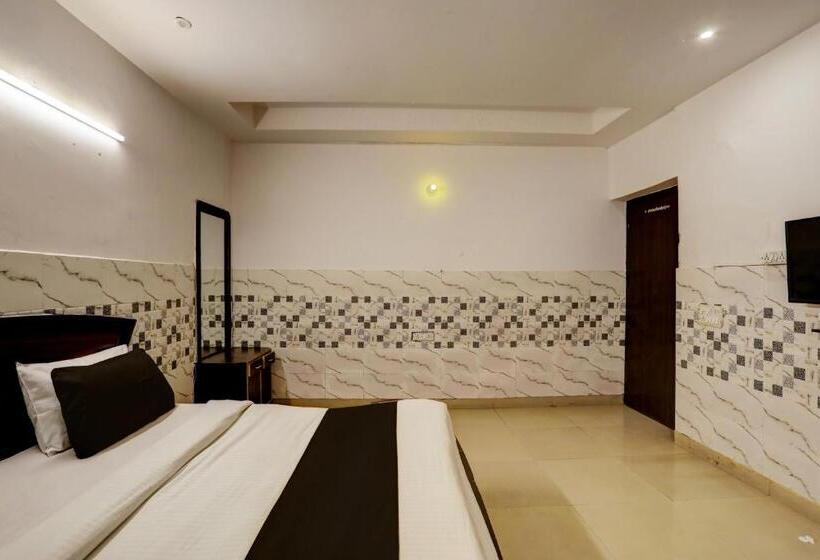 Трехместный Номер Классика, Oyo Flagship Hotel Vasundhara Heights