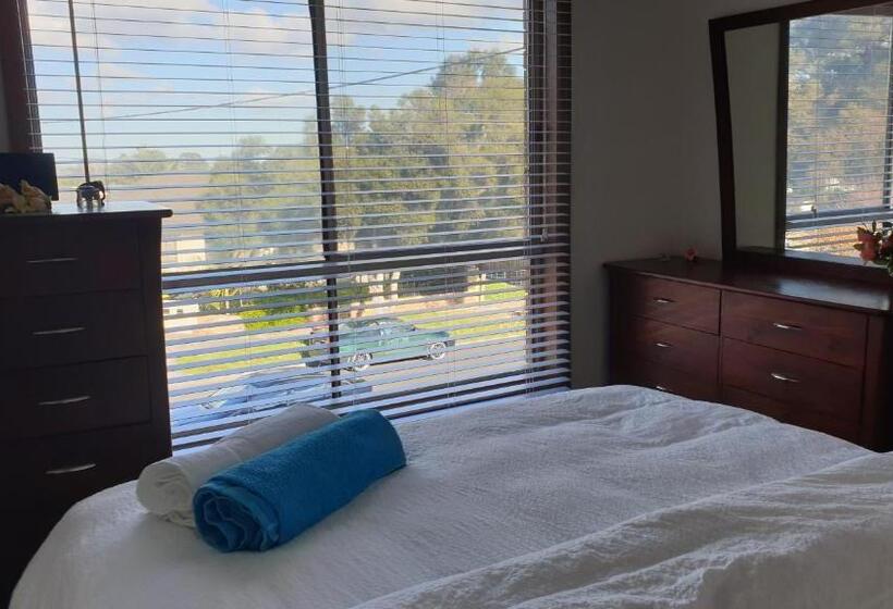 침실 3개 주택, Clayton Living Town House At Monash Doorstep