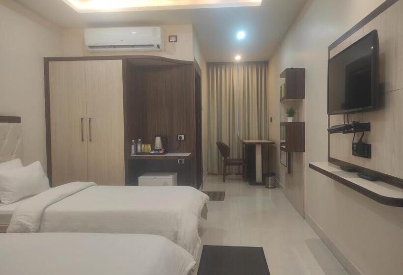 Номер Deluxe, Lee Palace