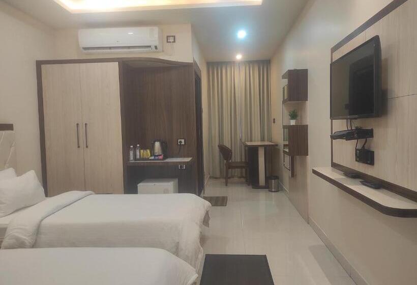 Номер Deluxe, Lee Palace