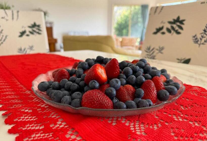 Дом 1 Спальня, Sydney Farm Stay    Live With Nature And Animals