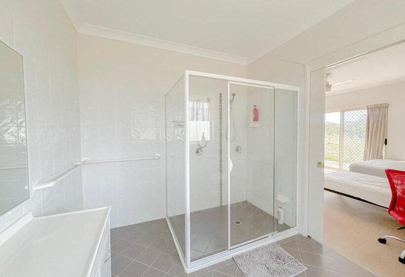 Family Suite, Sydney Farm Stay    Live With Nature And Animals