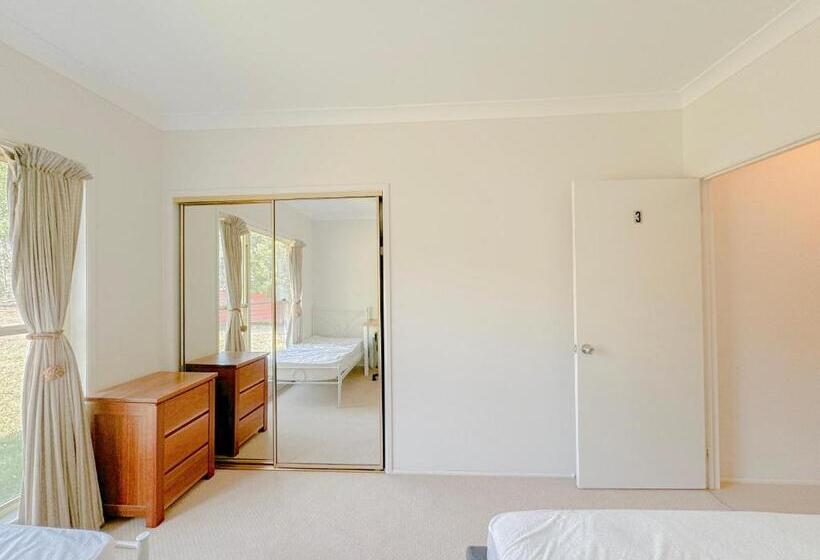 Дом 1 Спальня, Sydney Farm Stay    Live With Nature And Animals